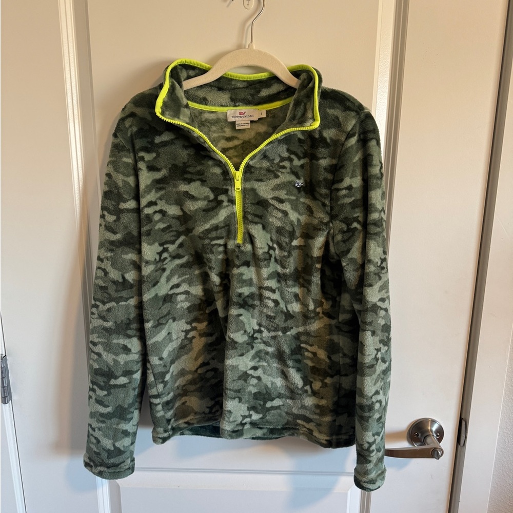 vineyard vines camo fleece